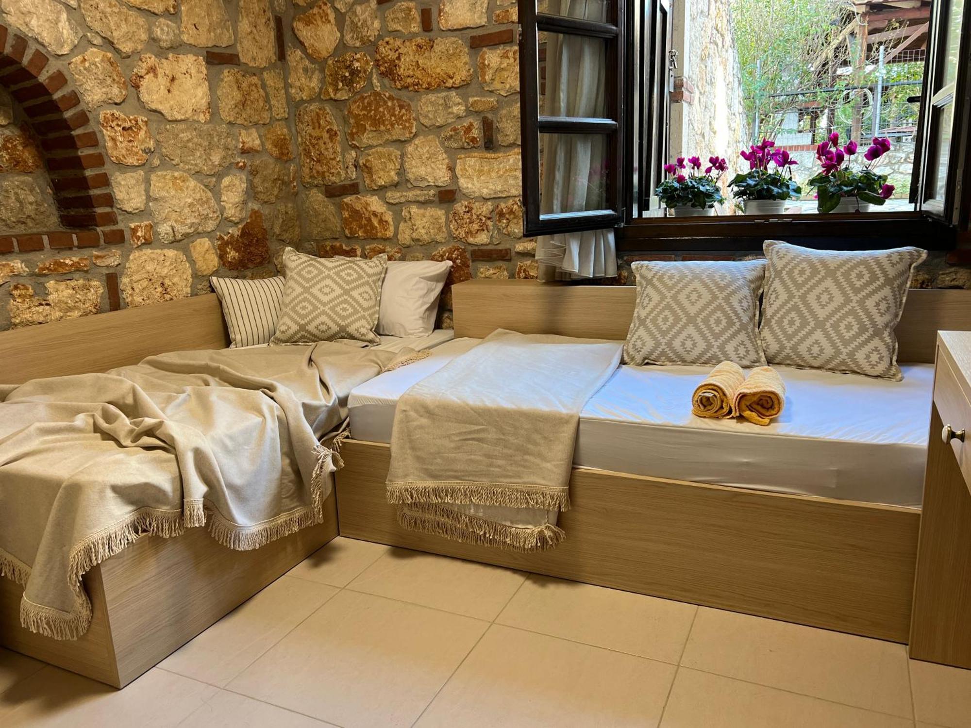 Boutique Stone House Guest House Psakoudia Ngoại thất bức ảnh